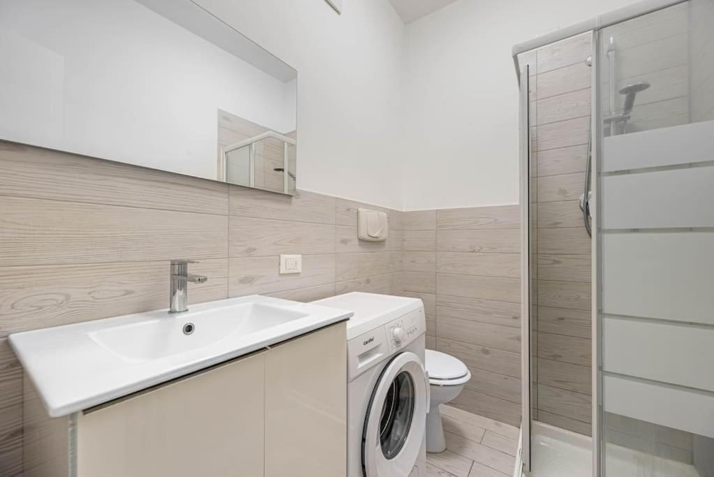 Sant'agnese Cosy Flat - Few Steps Of Verdi Theatre Appartamento *